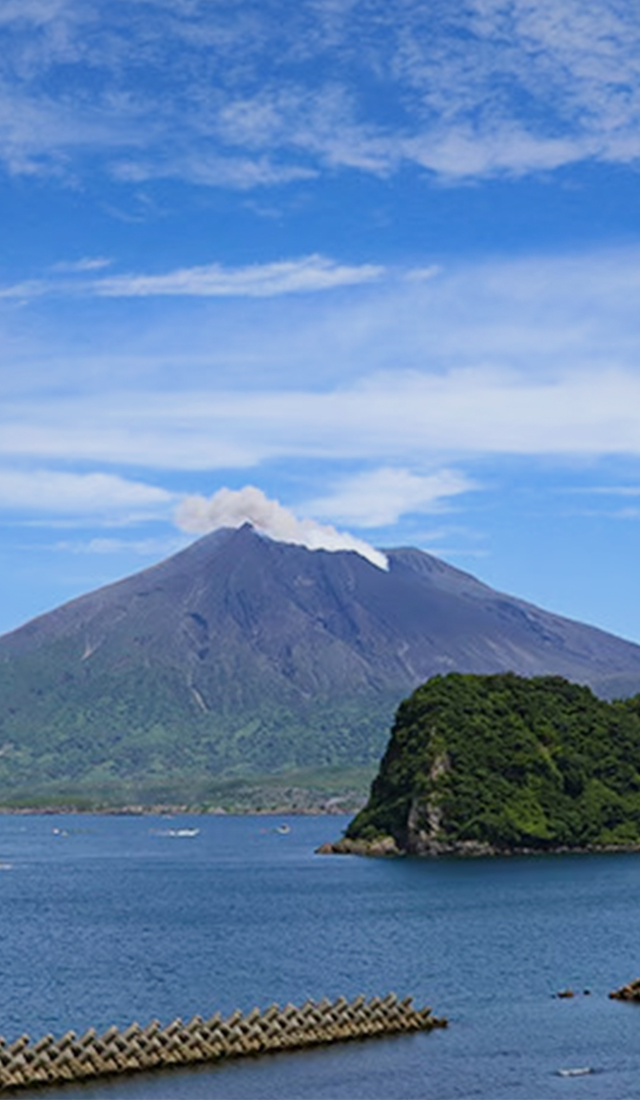 桜島の麓1,038mから汲み上げた天然温泉水【櫻岳】（おうがく）｜通販